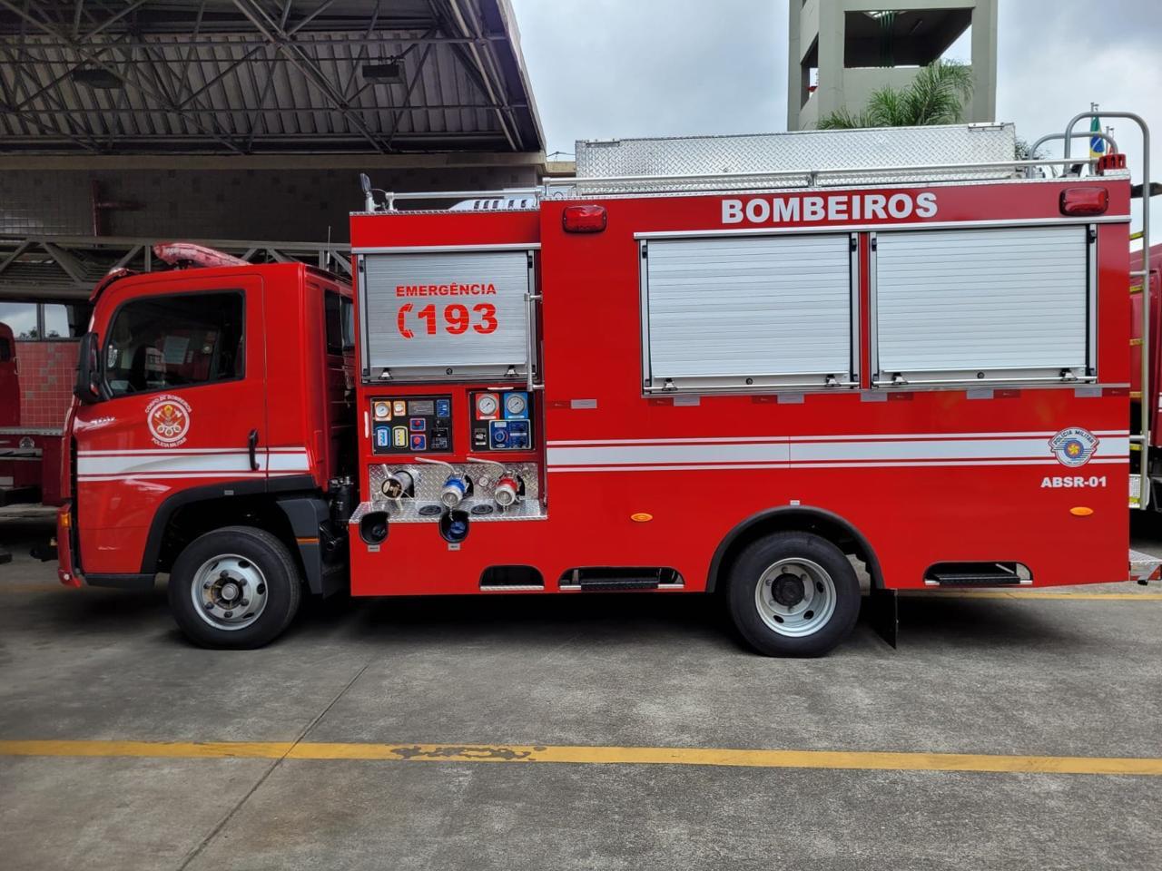 caminh-o-combate-a-inc-ndio-mercedes-benz-accelo-1117-portal-governo