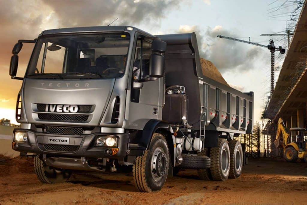 Caminhao Iveco usado à venda